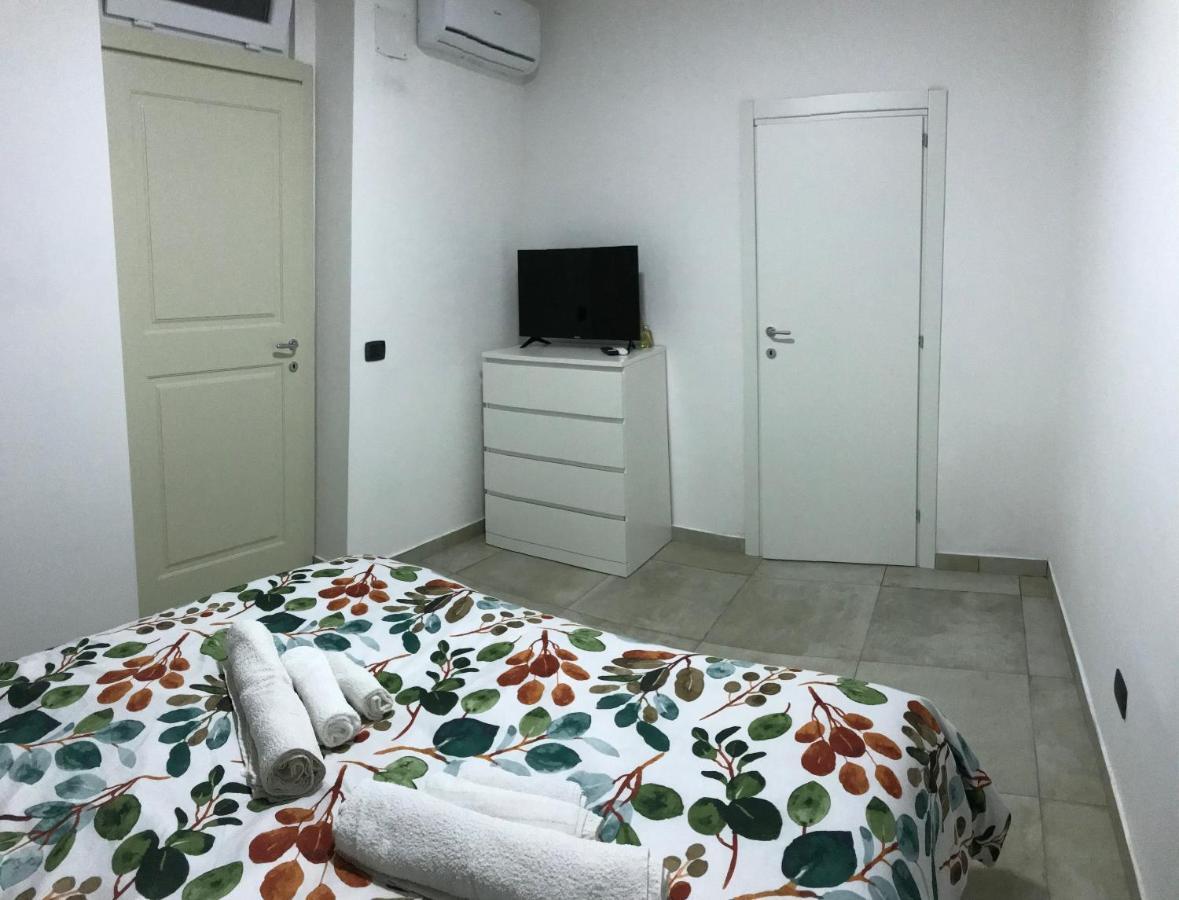 Nadyle House Hotel เนเปิลส์ ภายนอก รูปภาพ