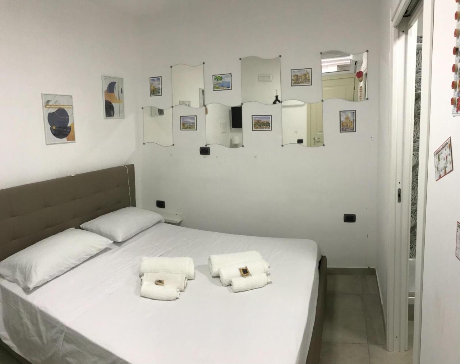 Nadyle House Hotel เนเปิลส์ ภายนอก รูปภาพ
